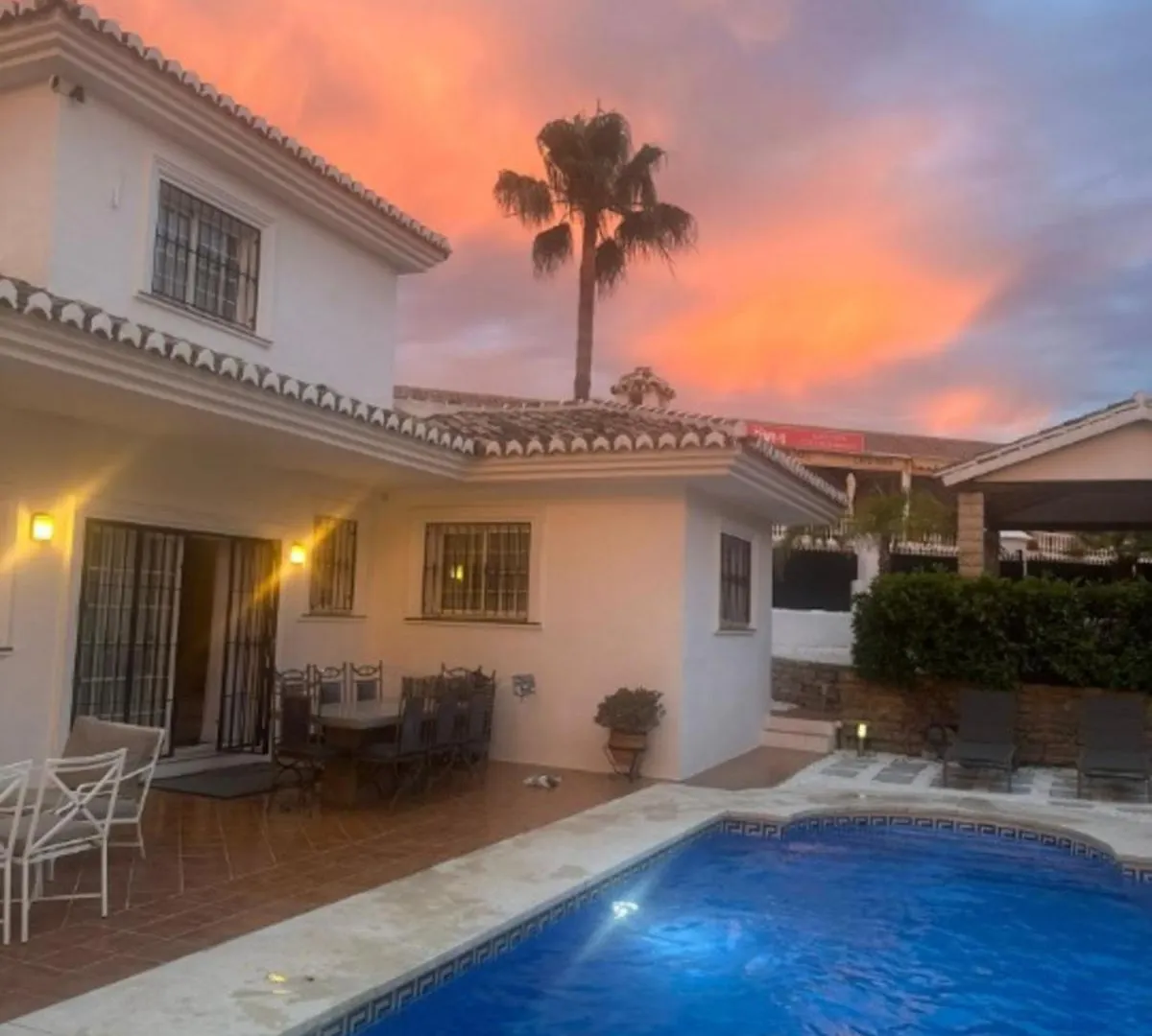 Lets In The Sun - Villa Costa Del Sol Malaga