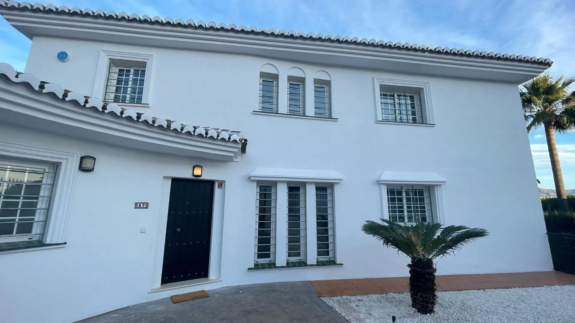 Lets In The Sun - Villa Costa Del Sol Malaga